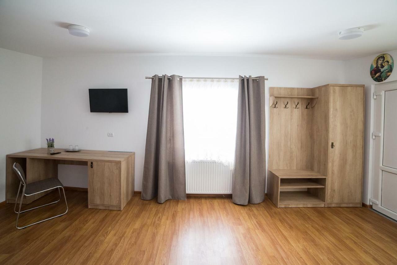 Casa Burduhos 호텔 큼홀룸그몰도베네스크 외부 사진